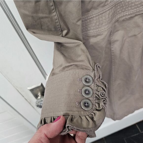 Eddie Bauer tan cotton button down coat sz medium tall. In excellent condition - Picture 2 of 5